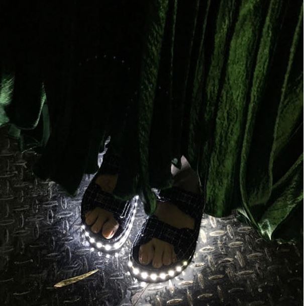 5Cgo 531352691187 發光鞋BABY同款涼鞋充電usb燈鞋閃光鞋夜光銀光魔術貼厚底松糕鞋  GSX83000